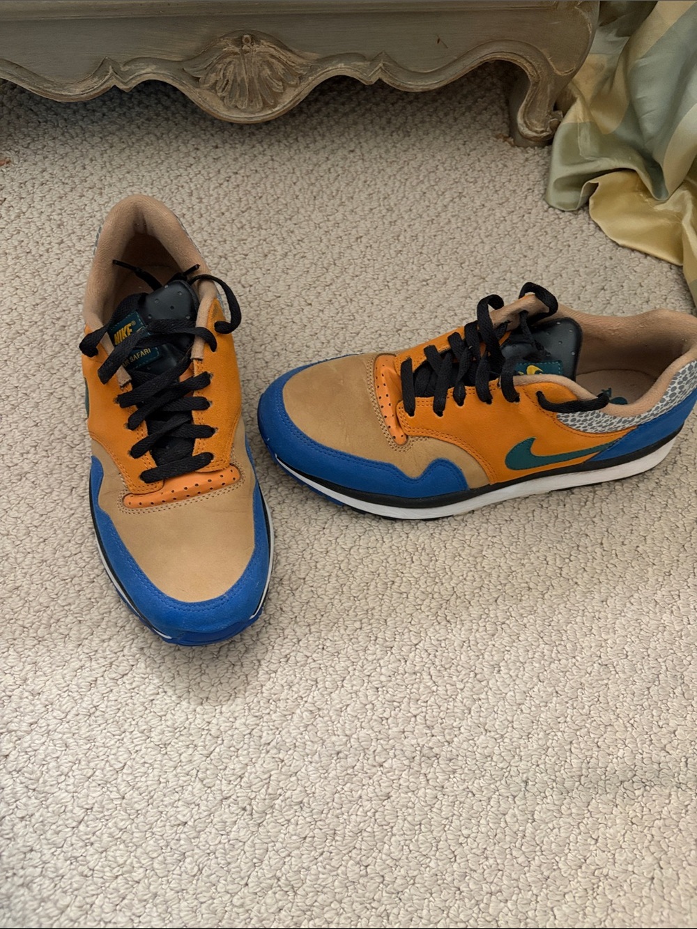 Nike Men's Tan Orange Blue Low-Top Sneakers